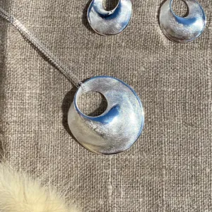 Mobius Textured Pendant
