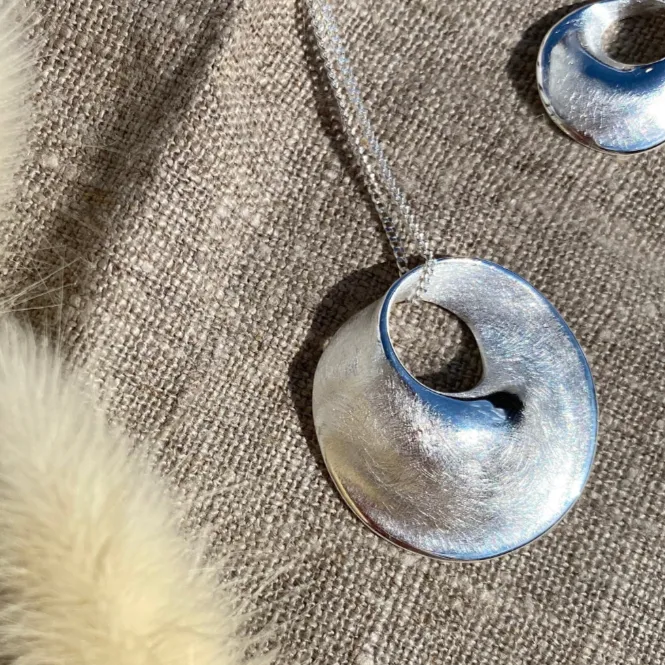 Mobius Textured Pendant