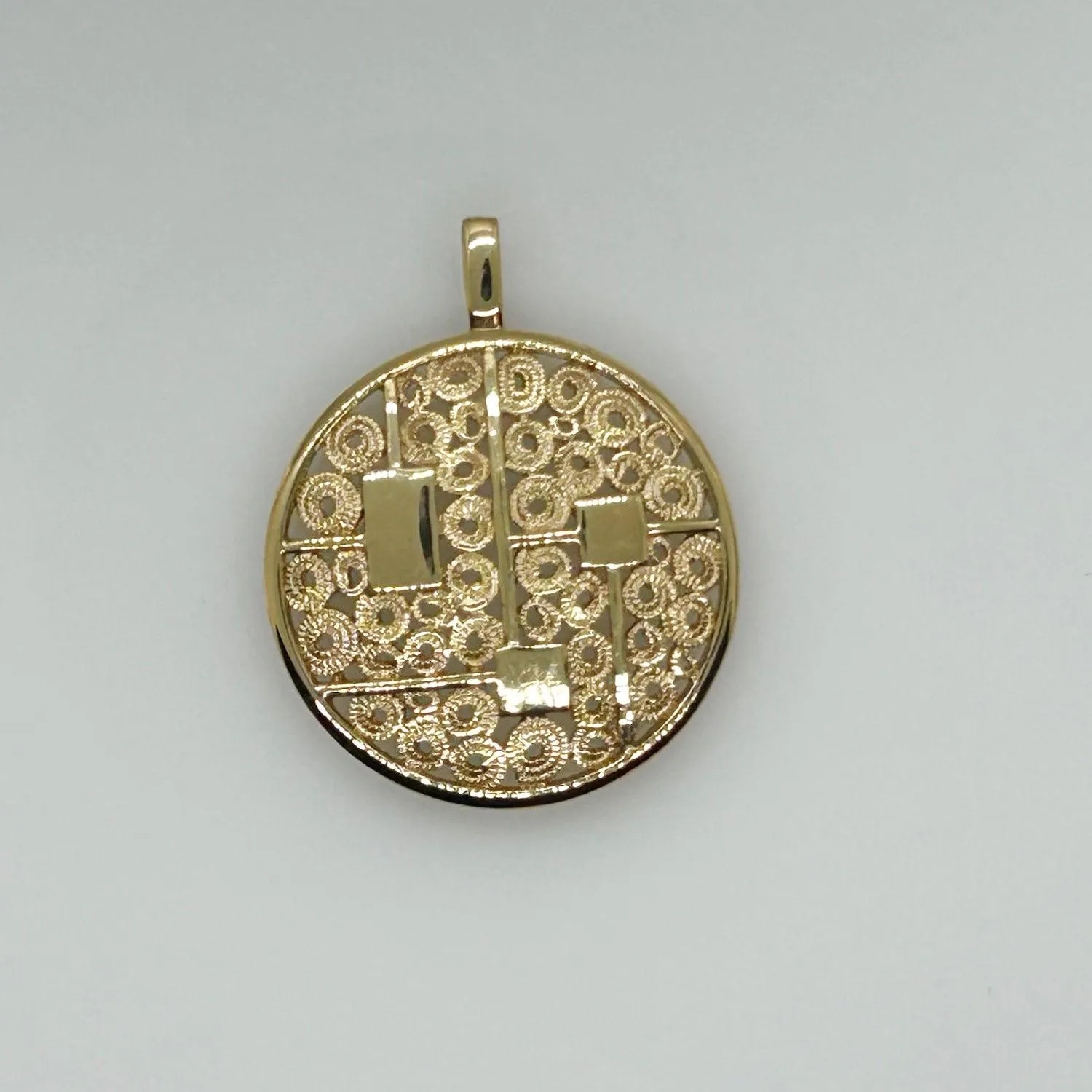 Sarah Coventry Vintage Gold Tone "Timeless Beauty" Pendant (1977)