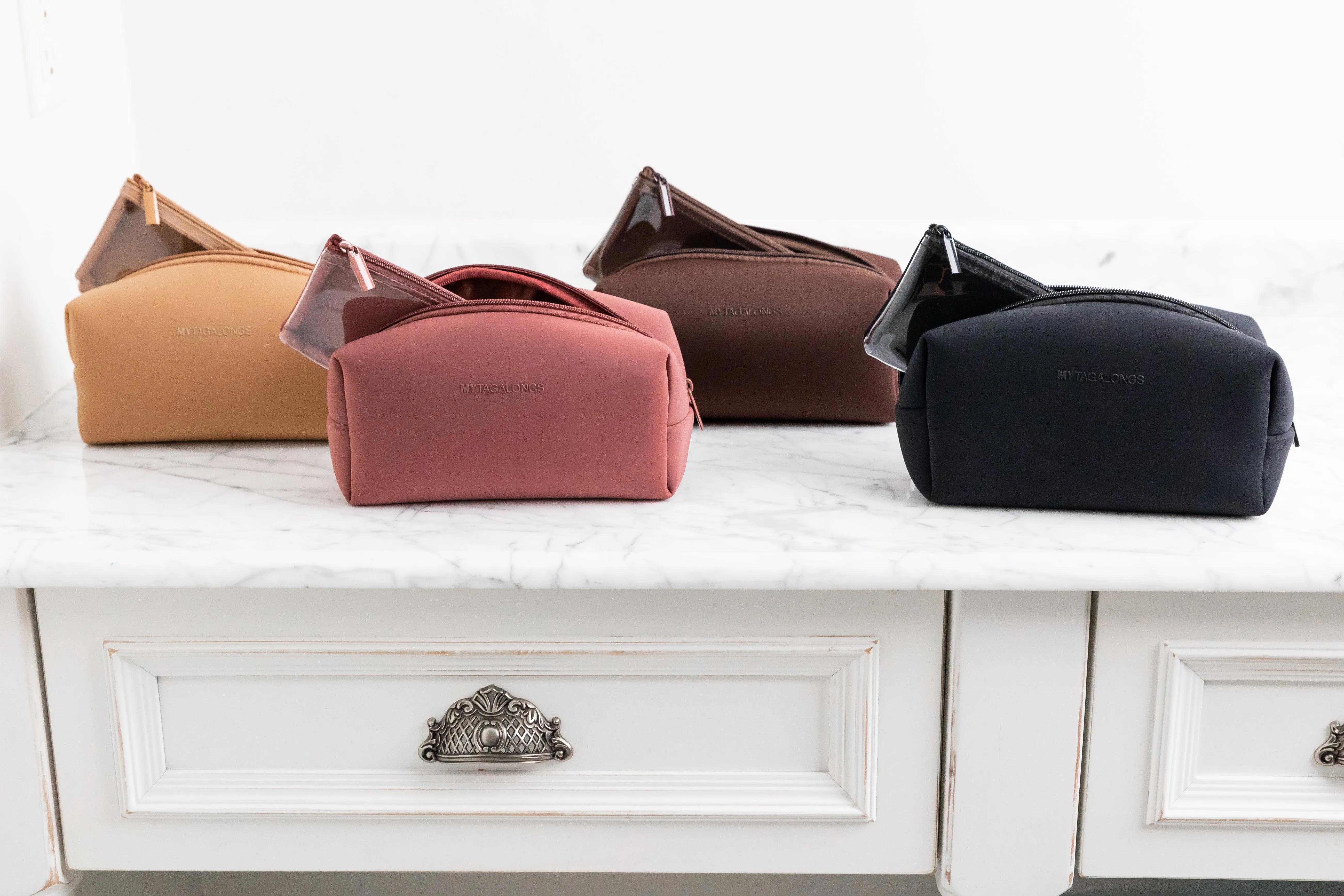 THE LOAF WITH POUCH - BLACK